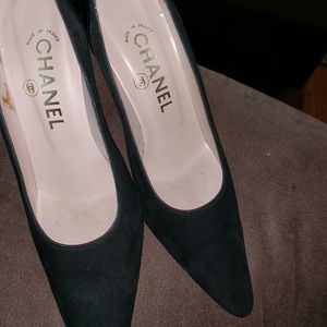 black chanel pumps